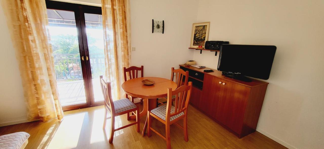 Apartments Italo By El-Pi Tours Njivice Dış mekan fotoğraf