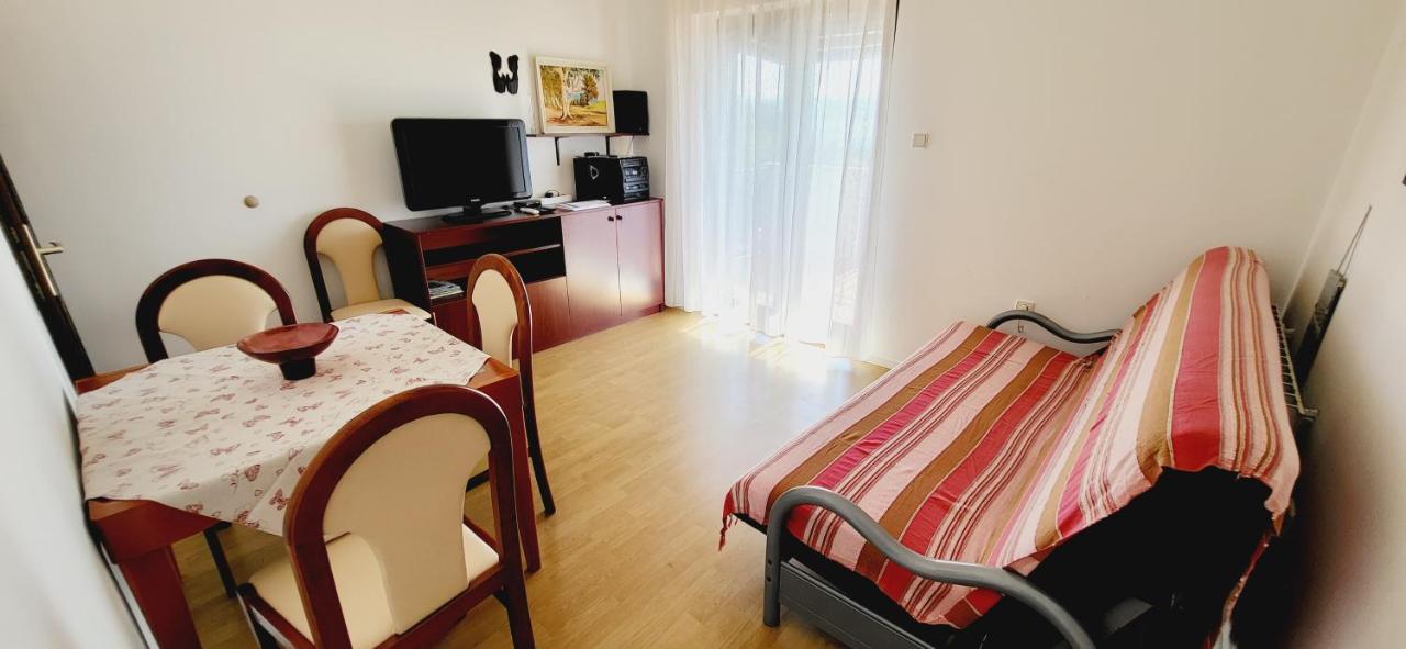Apartments Italo By El-Pi Tours Njivice Dış mekan fotoğraf