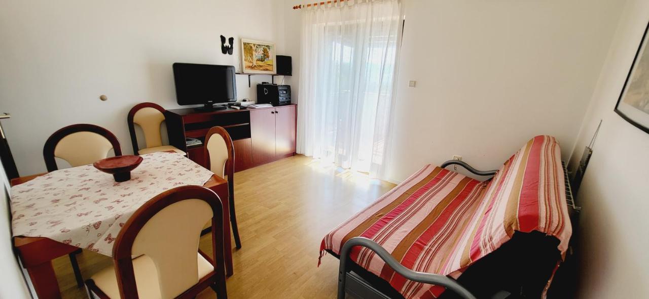 Apartments Italo By El-Pi Tours Njivice Dış mekan fotoğraf