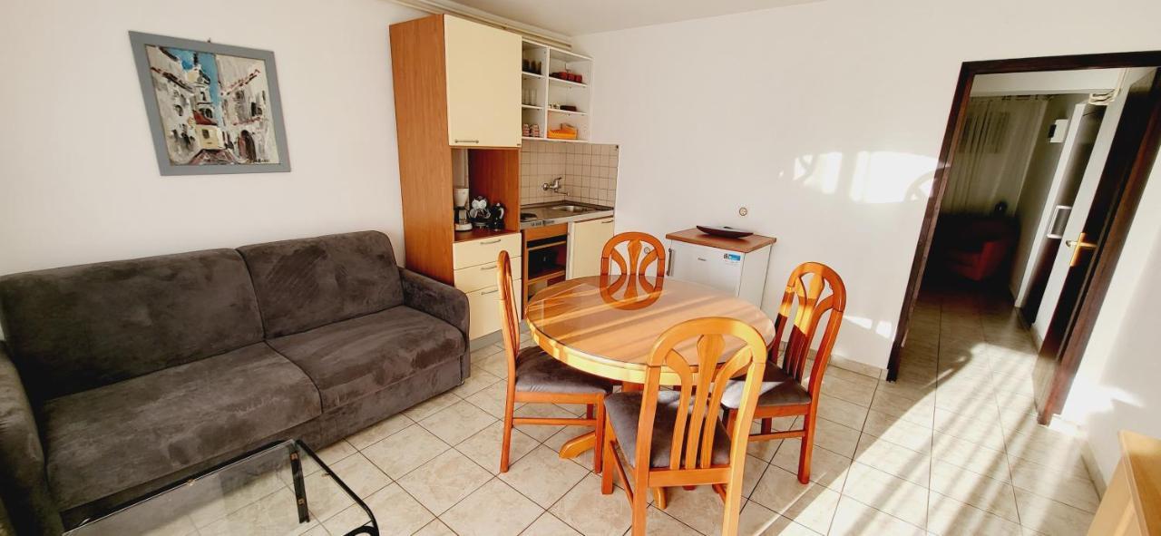 Apartments Italo By El-Pi Tours Njivice Dış mekan fotoğraf
