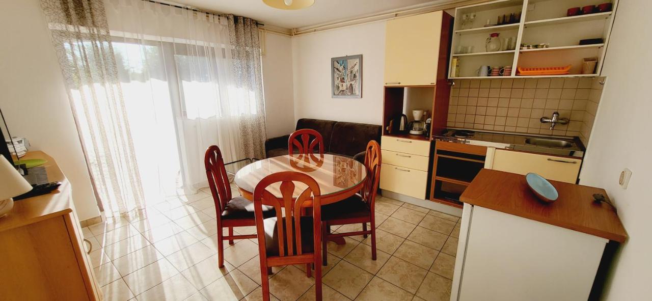 Apartments Italo By El-Pi Tours Njivice Dış mekan fotoğraf